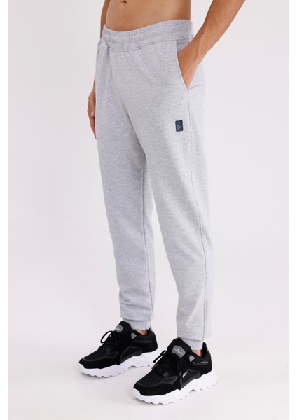 Esnek Bel Lastikli Yan Cepli Arka Cepli Daralan Paça Minimal Logo Detaylı Konforlu Spor Eşofman Altı fiyatları