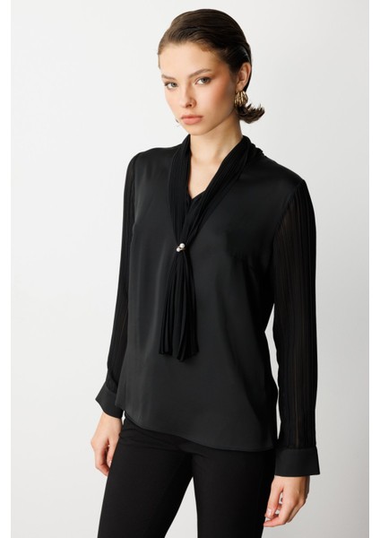 Kadın Yakası Fularlı Broş Detaylı Bluz 3021 Siyah fiyatları