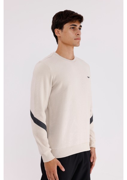 Kol Şerit Detaylı Yuvarlak Yaka Göğüs Logolu Rahat Kalıp Mevsimlik Sweatshirt fırsatları