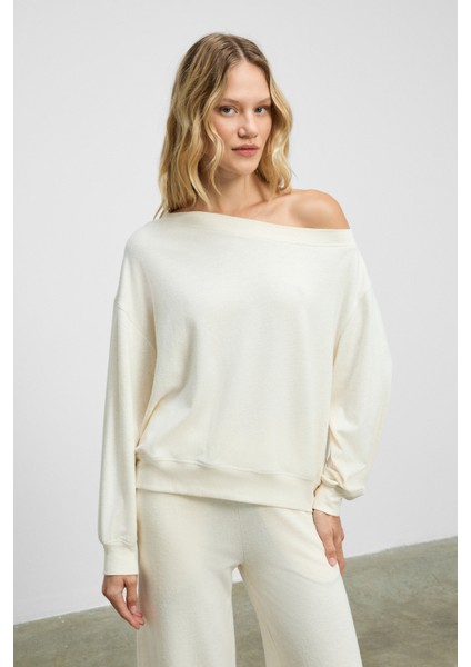 Avenlıght Kadın Yumuşak ve Esnek Kumaşlı Kayık Yakalı Ekru Sweatshirt