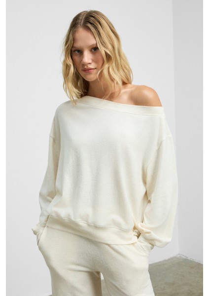 Avenlıght Kadın Yumuşak ve Esnek Kumaşlı Kayık Yakalı Ekru Sweatshirt fiyatları