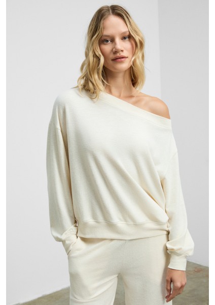 Avenlıght Kadın Yumuşak ve Esnek Kumaşlı Kayık Yakalı Ekru Sweatshirt modelleri