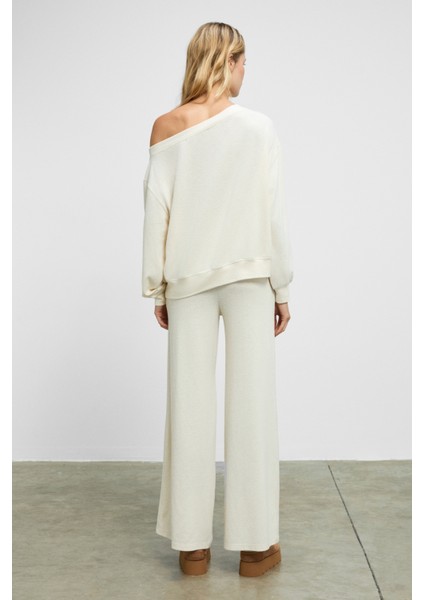 Avenlıght Kadın Yumuşak ve Esnek Kumaşlı Kayık Yakalı Ekru Sweatshirt indirimleri