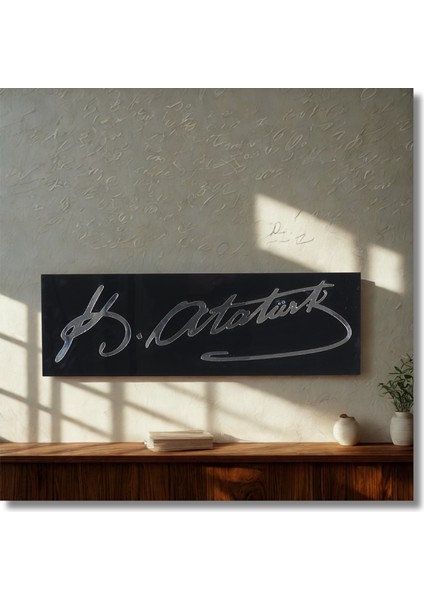 Atatürk Imza Pleksi Duvar Dekoru – 3D Gümüş Aynalı – 4 cm Yükseltilmiş Montaj – Vida & Dübel Dahil