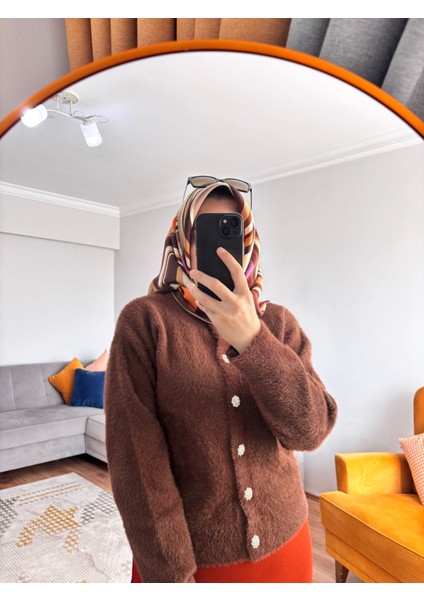 Yumoş Taş Düğmeli Hırka indirimleri