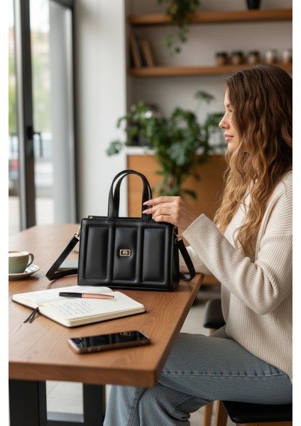 Kadın Siyah Peluş Charm Hediyeli Suni Deri Kadın El/omuz Çantası modelleri