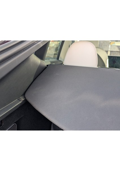 Tesla Model Y Bagaj Kapağı Stoperi