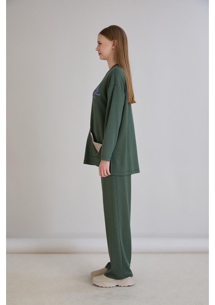 Kadın Cepleri Deri Garnili Baskılı Haki Eşofman Takımı fırsatları