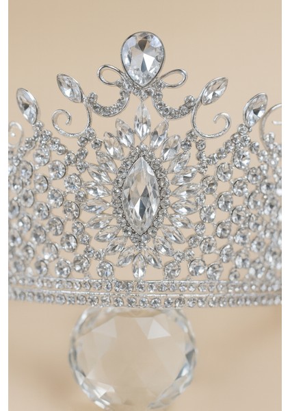 Lüks Yoğun Kristal Taşlı Gelin Tacı – Parlak Çiçek Motifli Kraliçe Modeli modelleri
