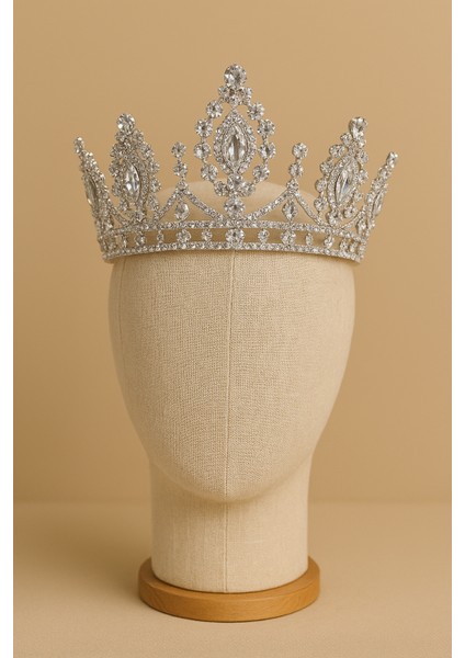 Elmas Görünümlü Parlak Kristal Işlemeli Gümüş Kaplamalı Gelin Tacı – Işıltılı Prenses Taç Modeli
