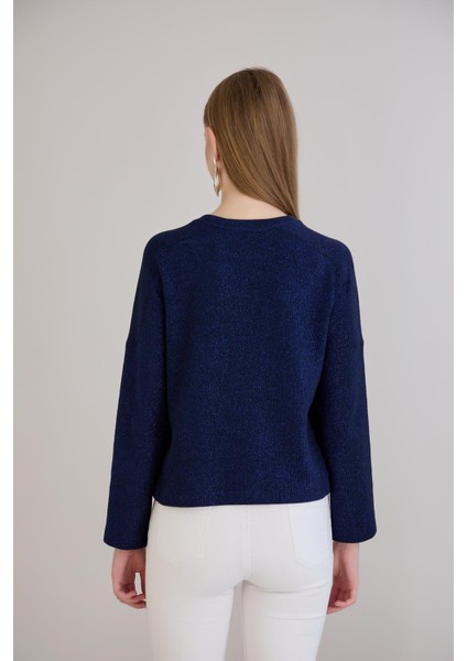 Günlük Kullanıma Uygun Geniş Yaka Regular Kalıp Simli Triko Indigo