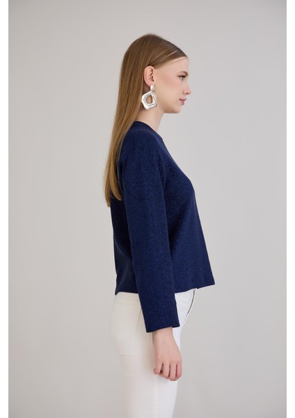 Günlük Kullanıma Uygun Geniş Yaka Regular Kalıp Simli Triko Indigo indirimleri