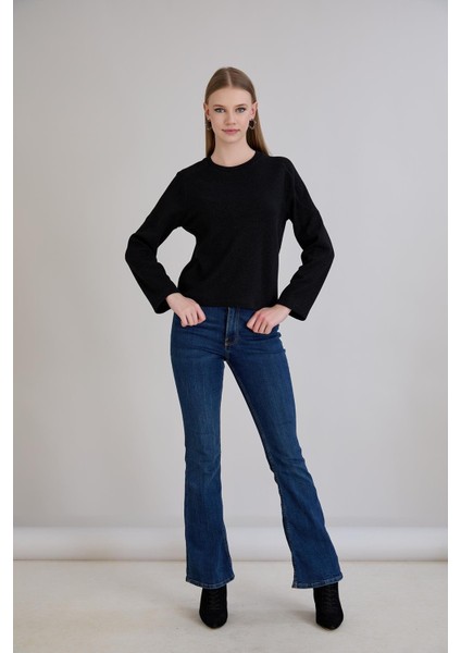Günlük Kullanıma Uygun Geniş Yaka Regular Kalıp Simli Triko Siyah modelleri
