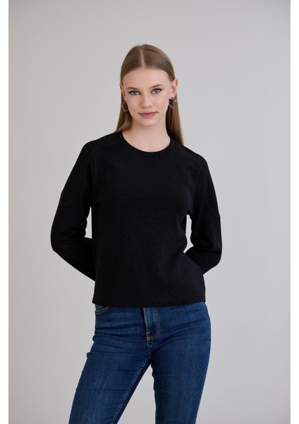 Günlük Kullanıma Uygun Geniş Yaka Regular Kalıp Simli Triko Siyah fırsatları