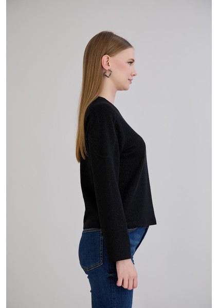Günlük Kullanıma Uygun Geniş Yaka Regular Kalıp Simli Triko Siyah indirimleri