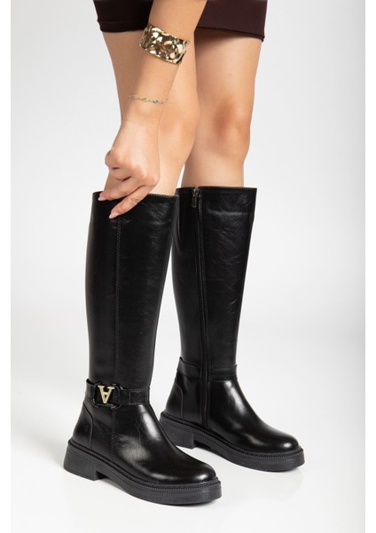 Kadın Siyah Parlak Cilt Toka Detaylı Çizme fırsatları