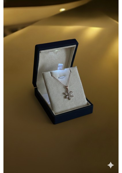 (Premium Işıklı Kutulu) 925 Ayar Gümüş Beyaz Taşlı Lotus Çiçeği Kadın Kolye