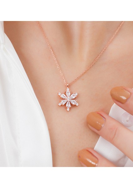 (Premium Işıklı Kutulu) 925 Ayar Gümüş Beyaz Taşlı Lotus Çiçeği Kadın Kolye fiyatları