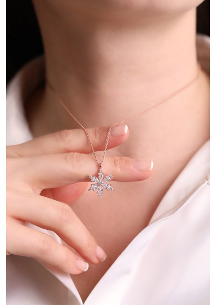 (Premium Işıklı Kutulu) 925 Ayar Gümüş Beyaz Taşlı Lotus Çiçeği Kadın Kolye fırsatları