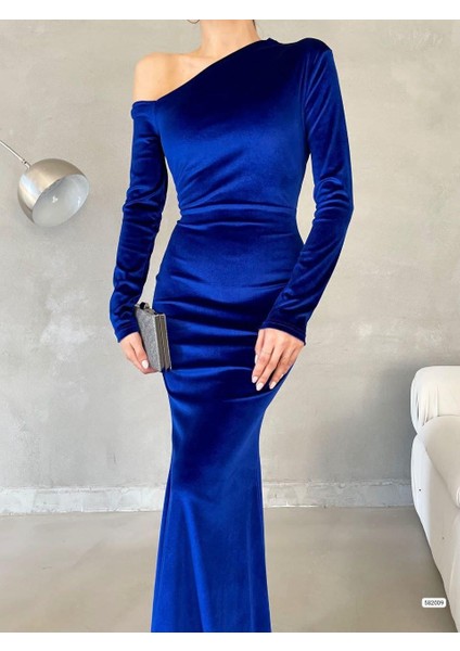 Omzu Açık Maxi Boy Kadife Kumaş Abiye Elbise Saks 582009 modelleri