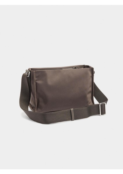 Teknik Kumaş Çapraz Askılı Orta Boy Çanta fırsatları