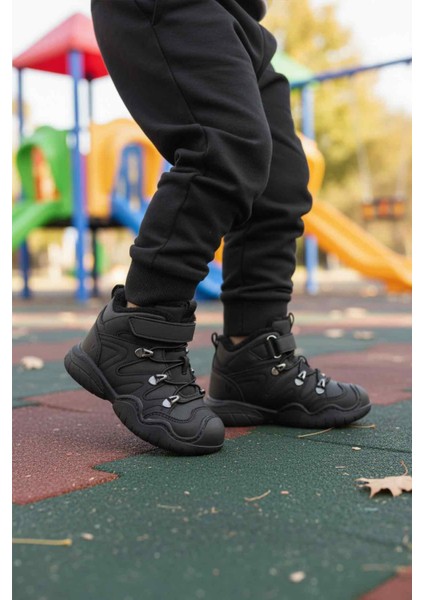 Siyah Kürklü Soğuğa Dirençli Kaymaz Erkek Çocuk Bot 2090 P modelleri