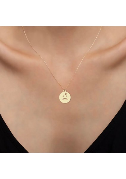 Altın Plakalı 14 Ayar Üzgün Emojisi Motifli Doğum Günü Hediyesine Özel Altın KOLYE-809 fiyatları