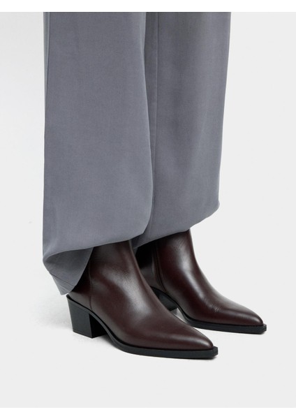 Geniş Topuklu Deri Bilekte Bot