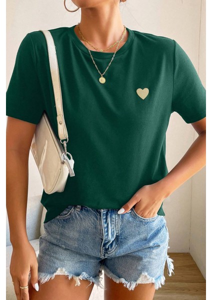 Kadın Oversize Baskılı Nefti Tişört – Küçük Kalp, Günlük & Sokak Stili