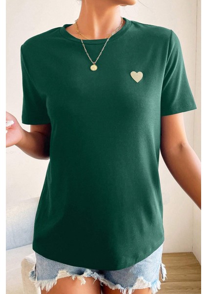 Kadın Oversize Baskılı Nefti Tişört – Küçük Kalp, Günlük & Sokak Stili modelleri