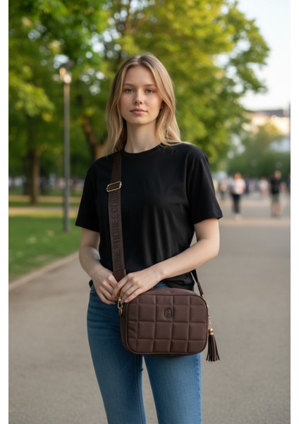 Kadın Kahverengi Kalın Askılı Kapitone Omuz Çantası fiyatları