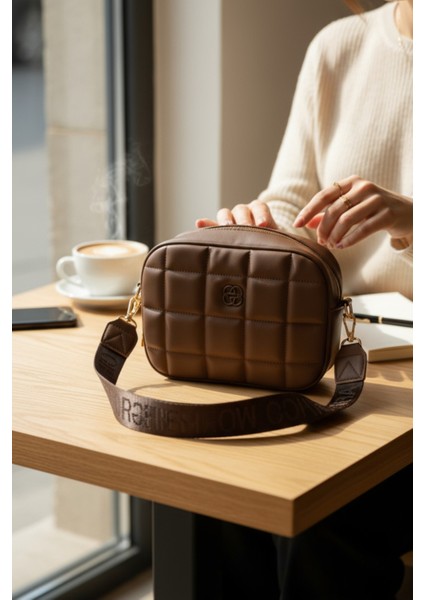 Kadın Kahverengi Kalın Askılı Kapitone Omuz Çantası fırsatları