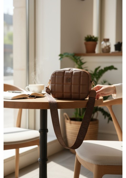 Kadın Kahverengi Kalın Askılı Kapitone Omuz Çantası indirimleri