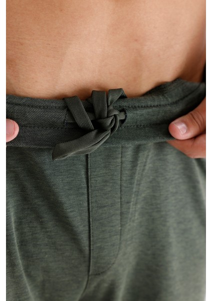 Merserize Dokulu Bel Lastikli Yan Cepli Arka Tek Cepli Diz Hizasına Yakın Rahat Kalıp Spor Şort indirimleri