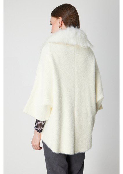 Kadın Yakası Kürklü Peluş Hırka 63915 Ekru fırsatları