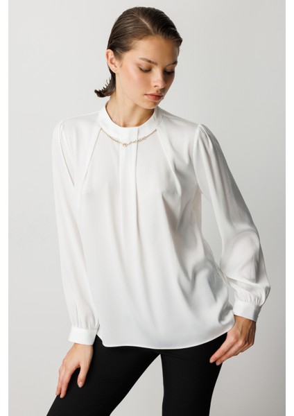 Kadın Yakası Kolyeli Pile Detaylı Bluz 3055 Ekru