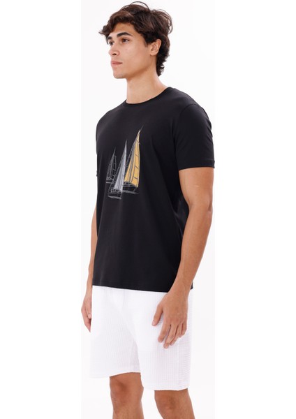 Yelkenli Illüstrasyonlu Bisiklet Yaka Rahat Kalıp Yumuşak Dokulu Kısa Kollu Tişört fiyatları