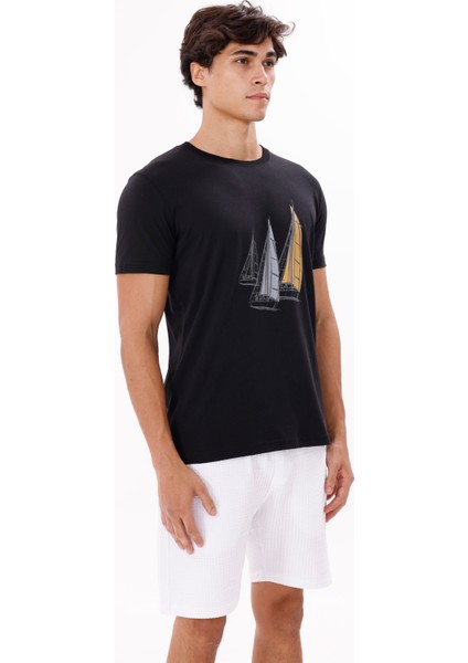 Yelkenli Illüstrasyonlu Bisiklet Yaka Rahat Kalıp Yumuşak Dokulu Kısa Kollu Tişört fırsatları