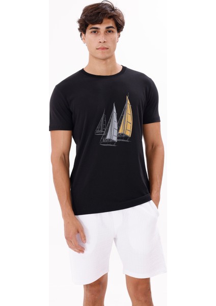 Yelkenli Illüstrasyonlu Bisiklet Yaka Rahat Kalıp Yumuşak Dokulu Kısa Kollu Tişört indirimleri