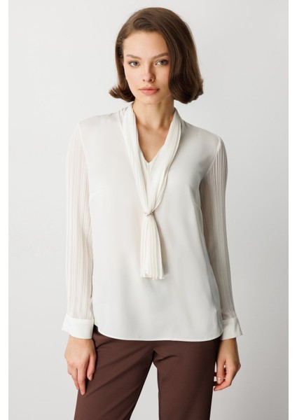 Kadın Yakası Fularlı Broş Detaylı Bluz 3021 Ekru