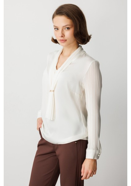 Kadın Yakası Fularlı Broş Detaylı Bluz 3021 Ekru fiyatları