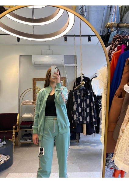 Kadın Mint Yeşili Şerit Detaylı Ikili Eşofman Takımı – Lüks, Rahat ve Şık Spor Takım