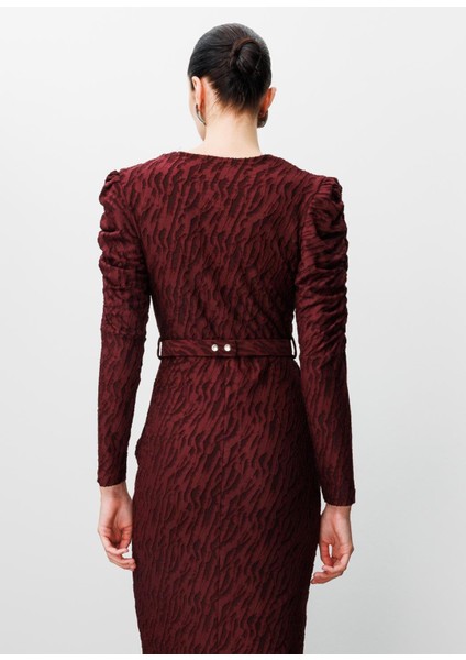Moda Ilgi Kadın Kruvaze Büzgü Detaylı Jakar Yakma Kumaş Beli Kemerli Kalem Elbise 0022 Bordo fırsatları