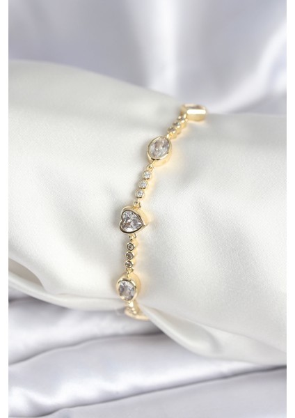 Pirinç Renk Zirkon Taşlı Kalpli Kadın Bileklik