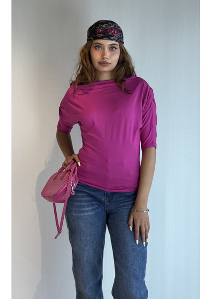 Kadın Yarasa Kollu Madonna Yaka Detaylı Yarım Kol Bluz