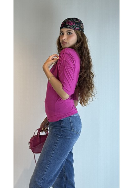 Kadın Yarasa Kollu Madonna Yaka Detaylı Yarım Kol Bluz