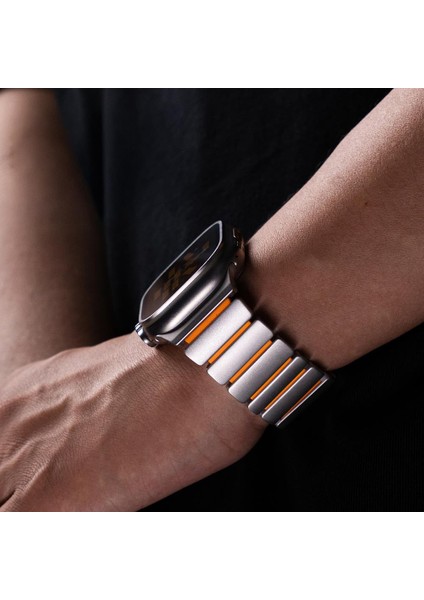 Apple Watch 10 / 11 46 mm Uyumlu Titanyum Kordon Silikon Iç Yüzey Hafif Premium Kayış fırsatları