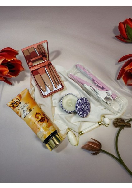 Kadın Hediye Seti – Mini Saç Maşası, Doğal Taş Yüz Roller, Makyaj Fırça Seti, Victoria’s Secret Vücut Losyonu ve Kokulu Mum