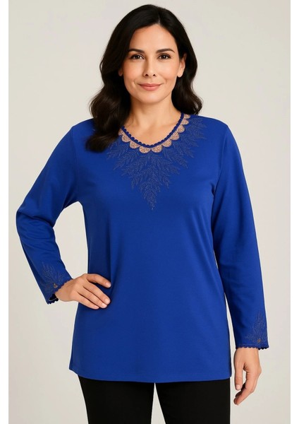 Yaka ve Kol Ucu Tül Detaylı Taş Işlemeli Mavi Anne Penye Bluz