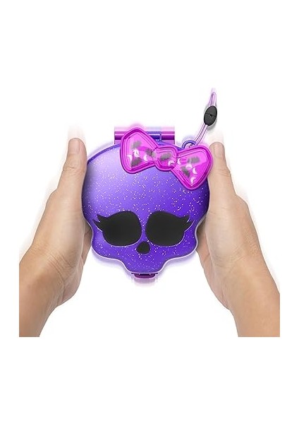 Pocket™ Monster High Temalı Kompakt Oyun Seti 3 Mikro Bebek ve 10 Aksesuar Bulunan, Açıldığında Liseye Dönüşen Polly Pocket Monster High Kompakt Oyun Seti HVV58 fırsatları